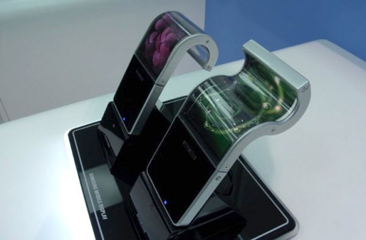 lg-flexible-phone